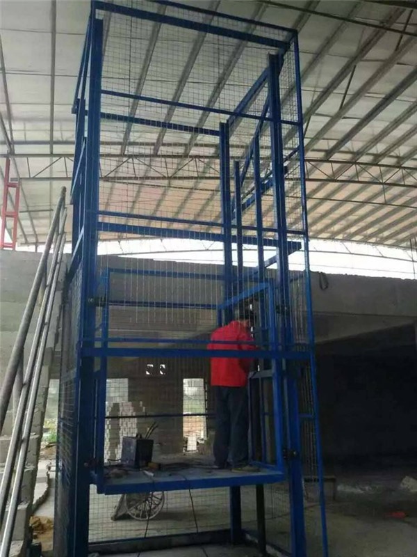 導軌式液壓升降機